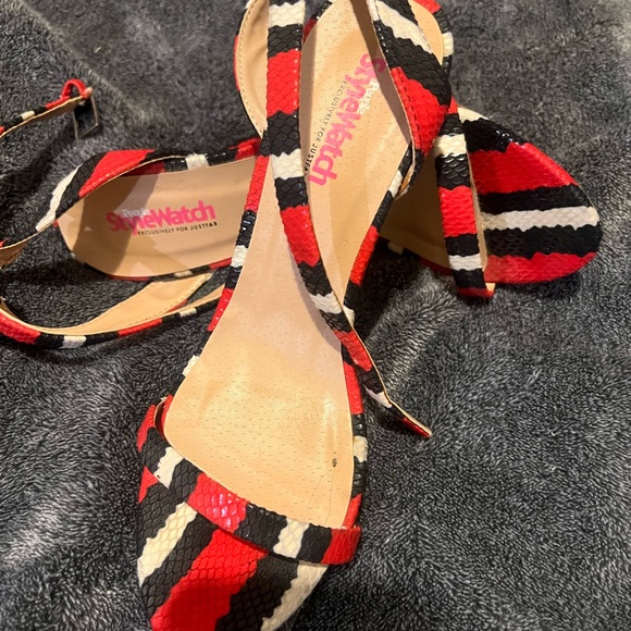 Size 9 - Picture 3 of 3